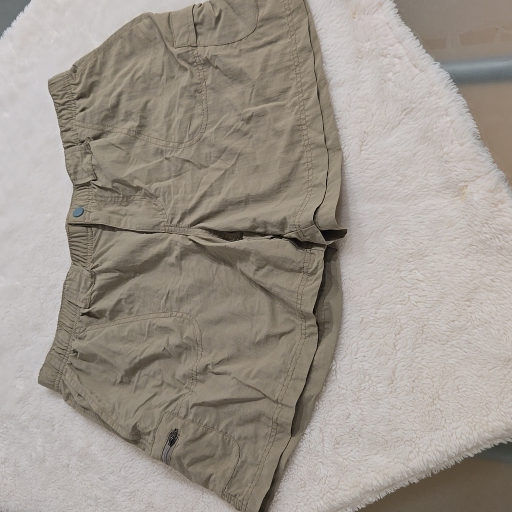 Columbia Women's Shorts - Picture 6 of 9